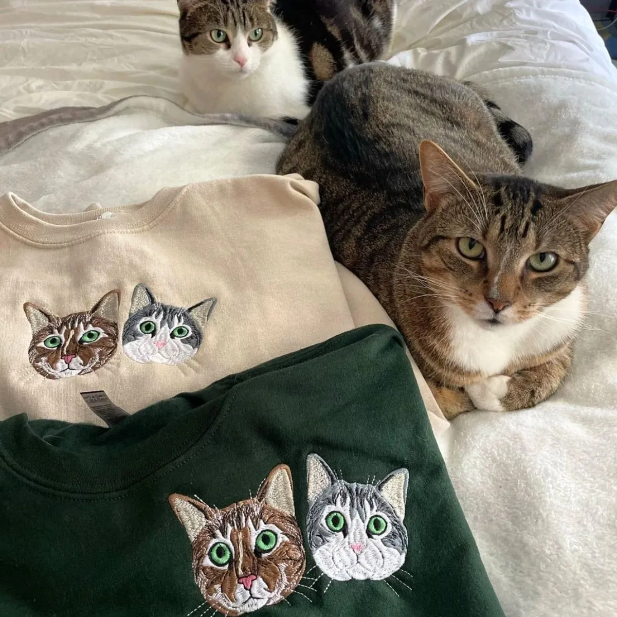 Cat Lover’s Cozy Combo: Sweatshirt & Matching Hat Set