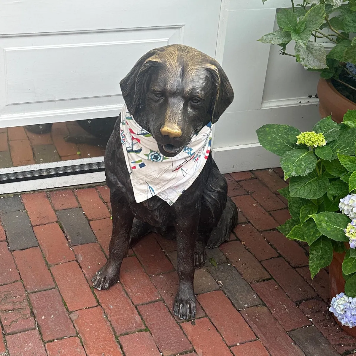 Golden Retriever Statue Sitting